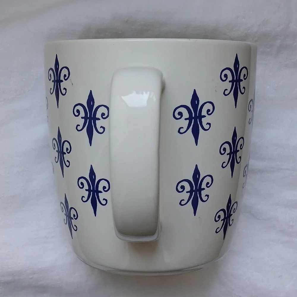 Sur La Table Stoneware Mug Fleur-de-Lis Pattern White Blue 14 oz